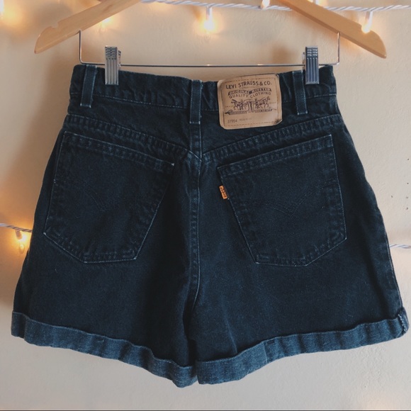 Levi’s Boyfriend Shorts - Picture 2 of 2